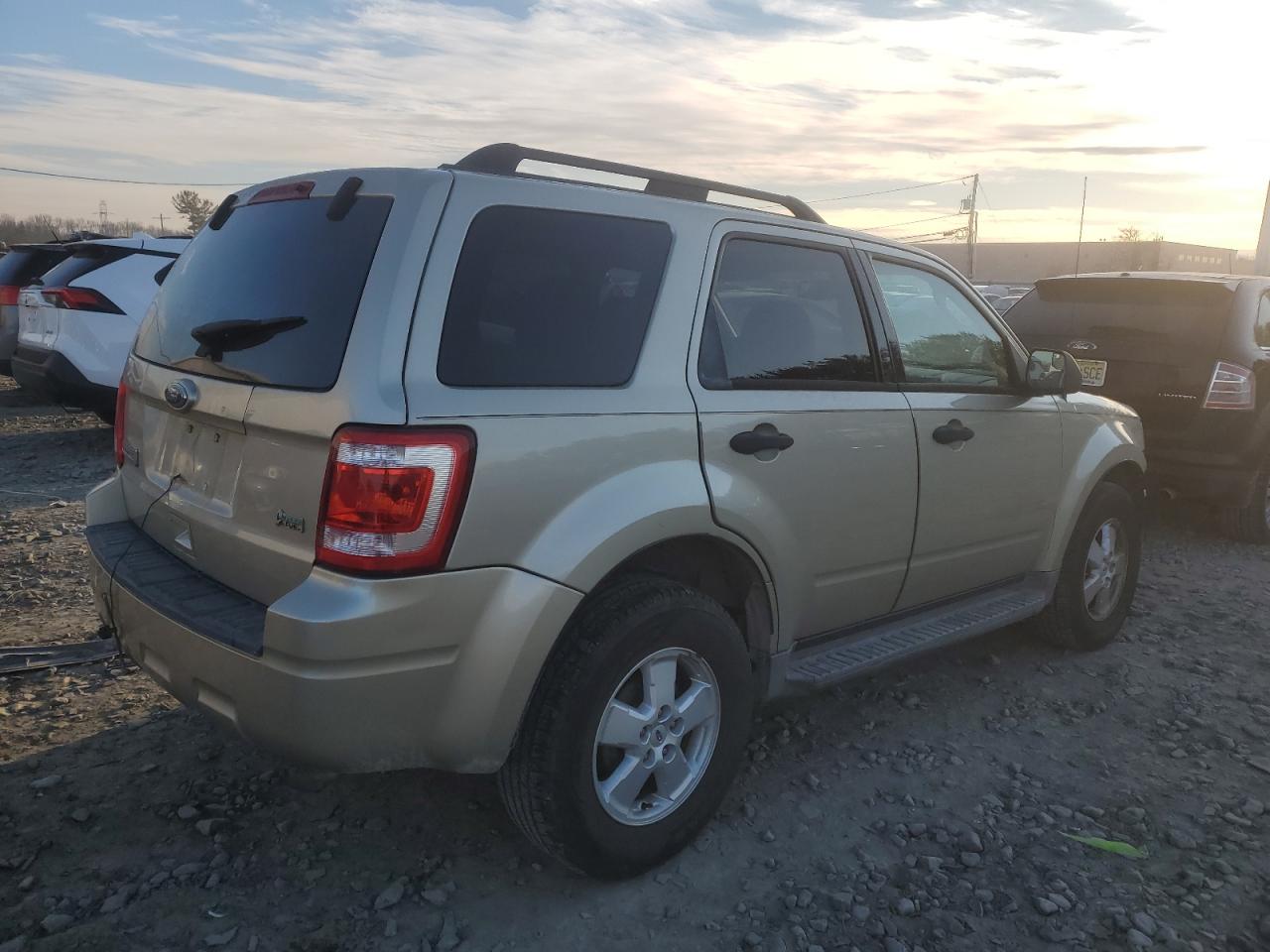 2010 Ford Escape - Image 3