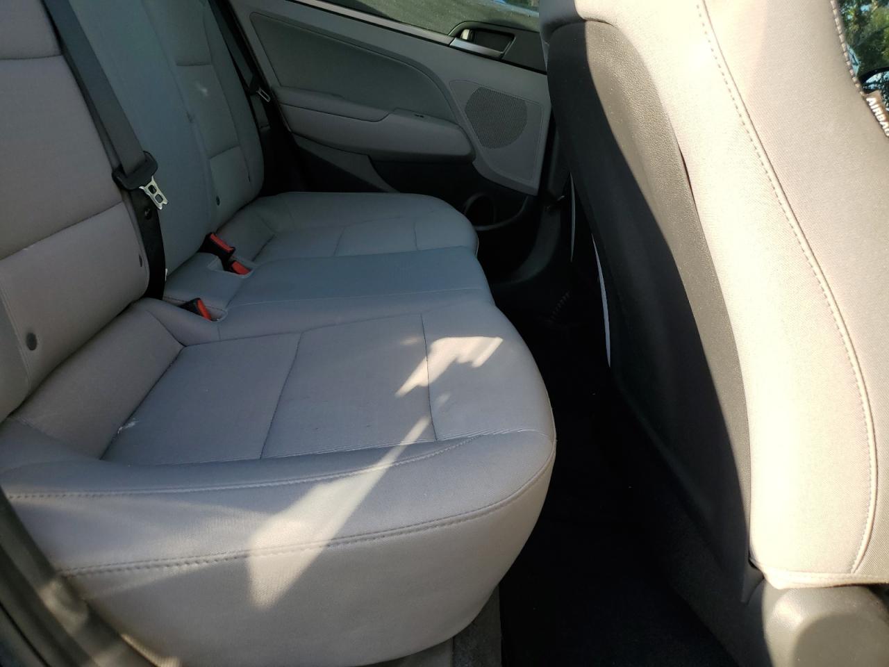 2018 Hyundai Elantra - Image 10