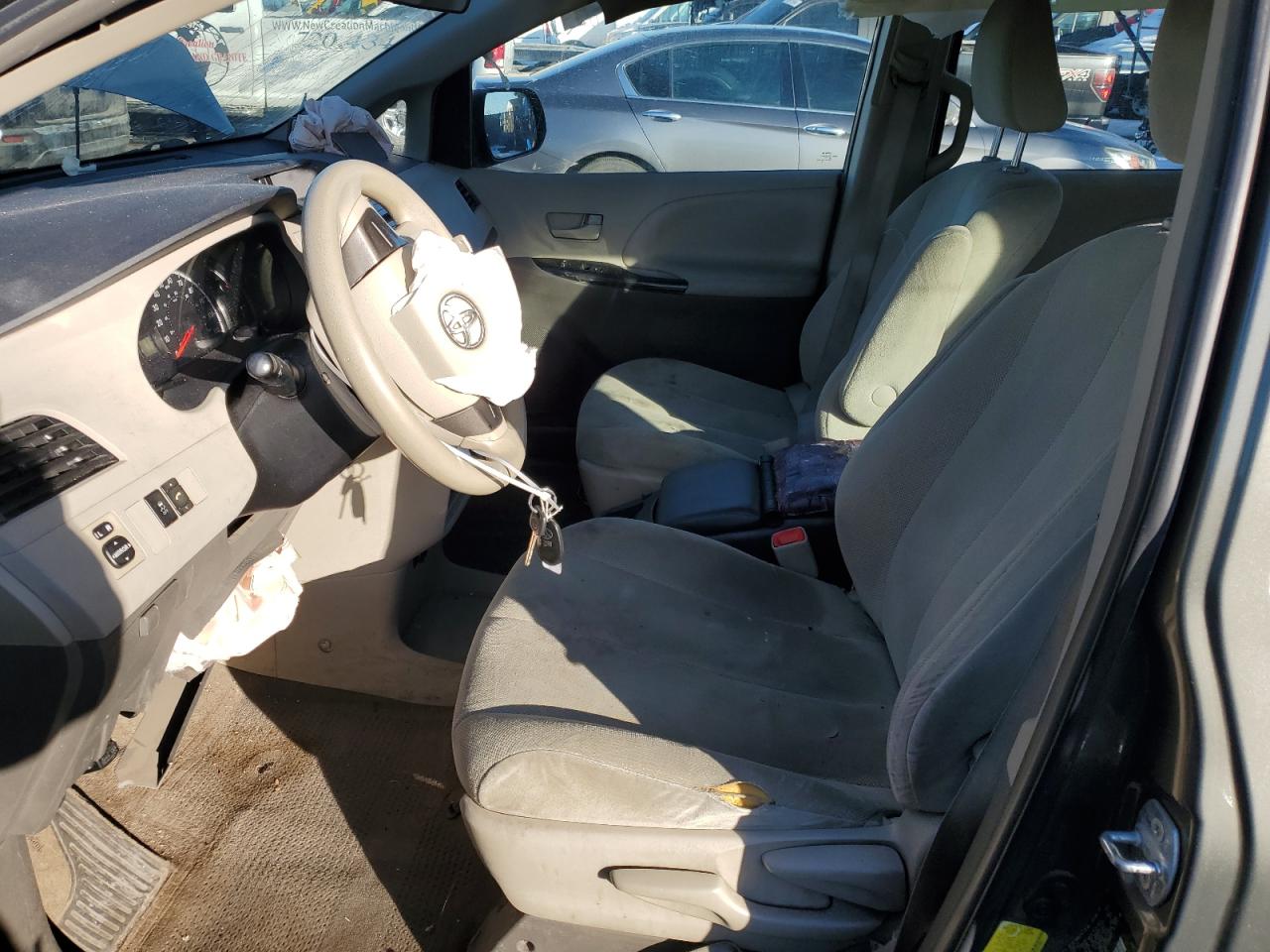 2012 Toyota Sienna - Image 7