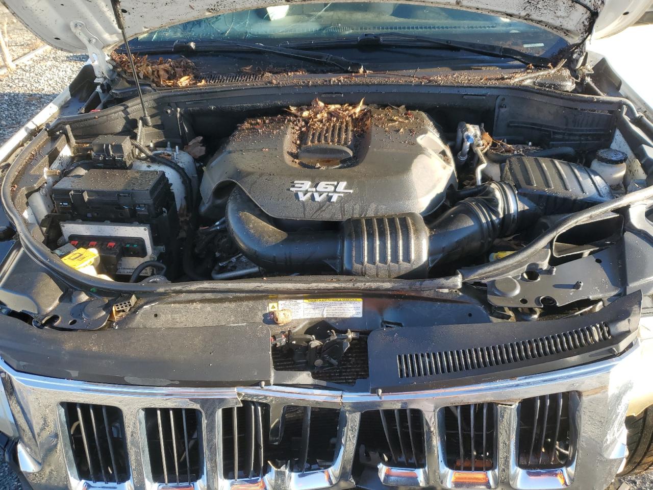 2012 Jeep Grand Cherokee - Image 11