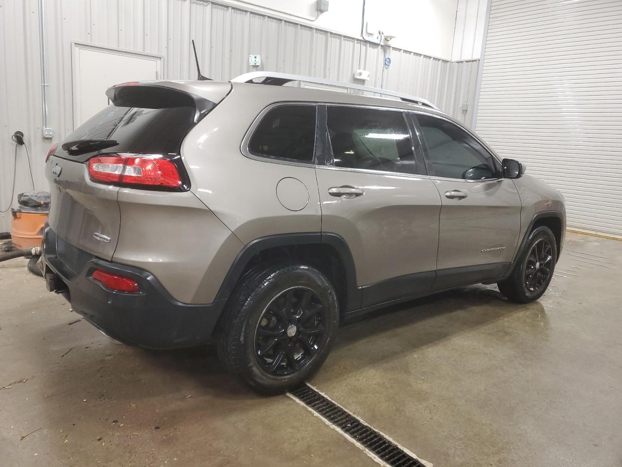 2016 Jeep Grand Cherokee - Image 3