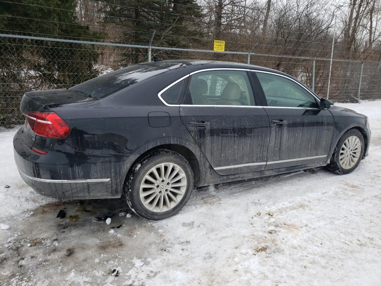 2017 Volkswagen Passat - Image 3