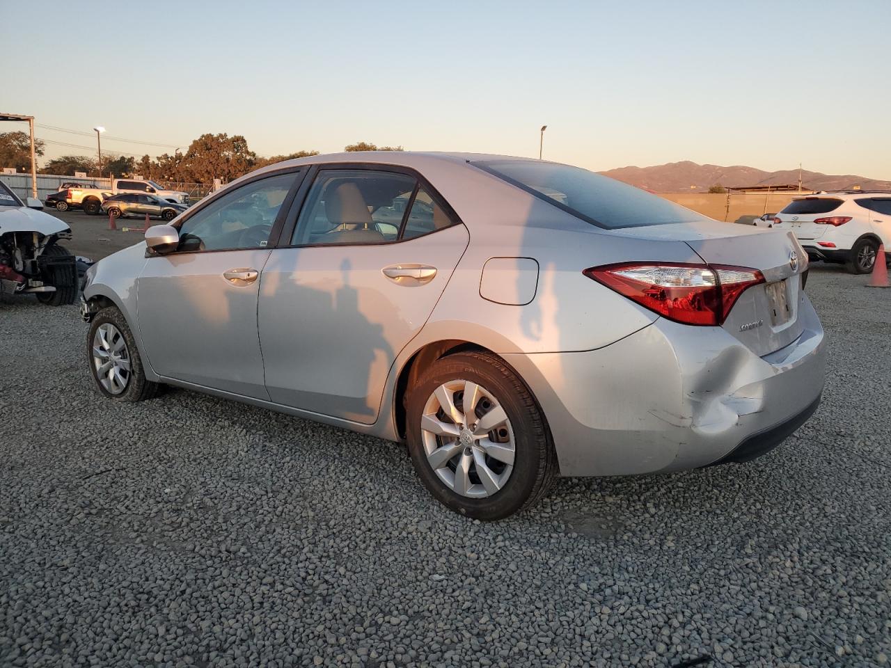 VIN 5YFBURHE8FP221619 2015 TOYOTA COROLLA no.2