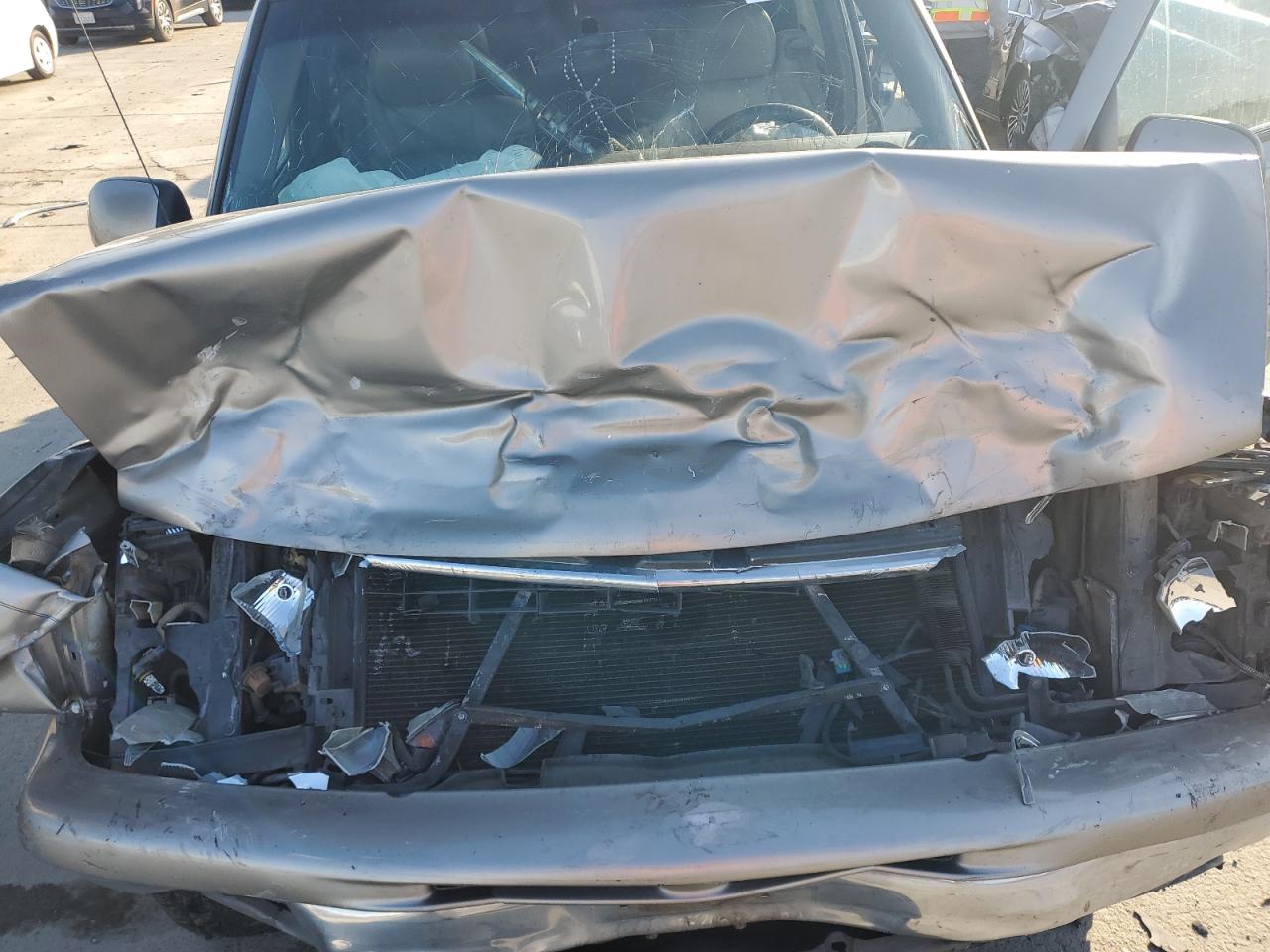 2001 Chevrolet Tahoe C1500 VIN: 1GNEC13TX1J236201 Lot: 88360215