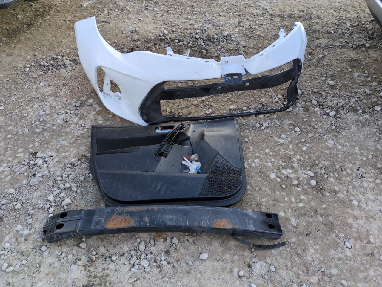 2018 Toyota Corolla L VIN: 2T1BURHE0JC104707 Lot: 88170885