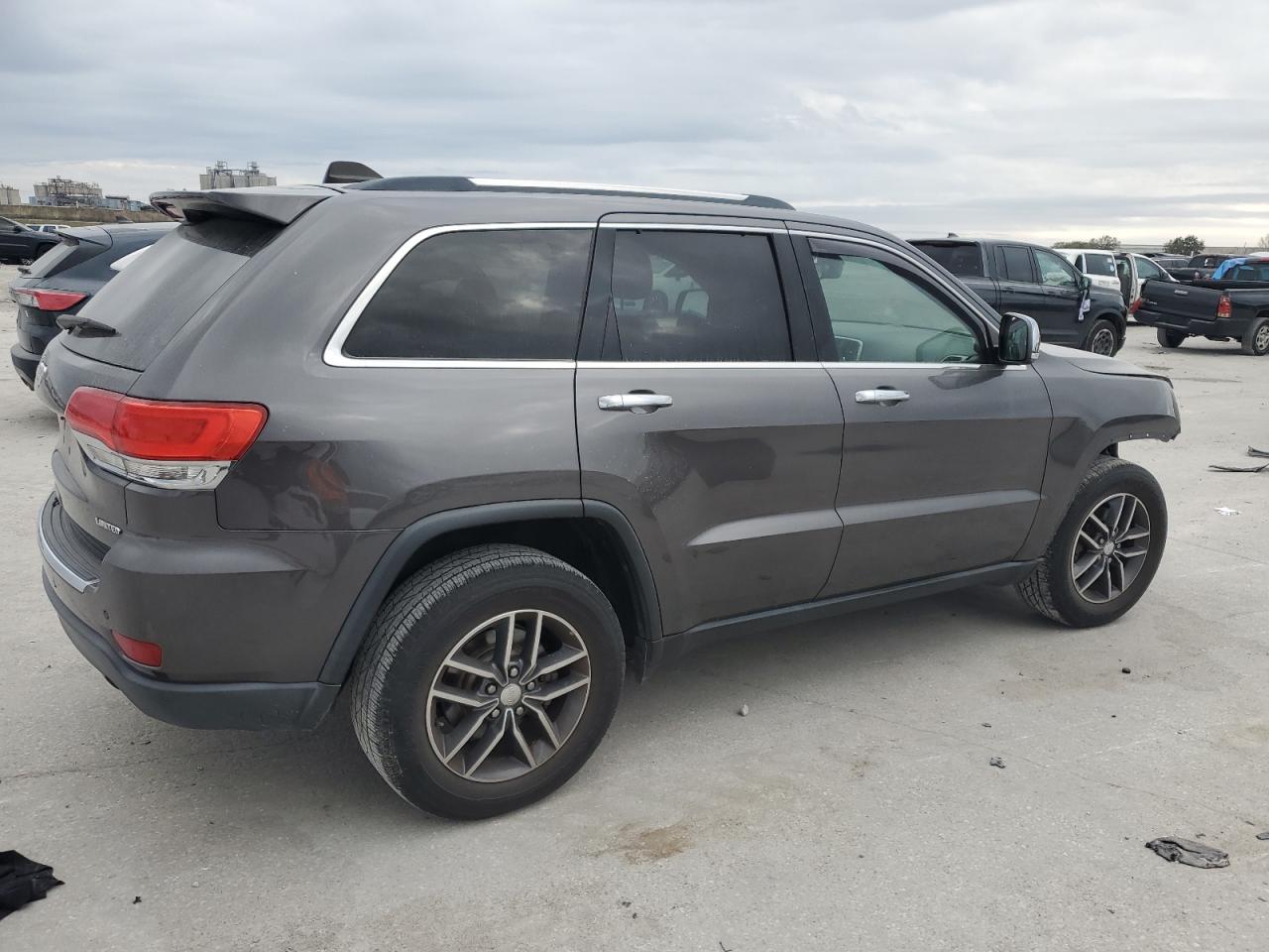 2017 Jeep Grand Cherokee - Image 3