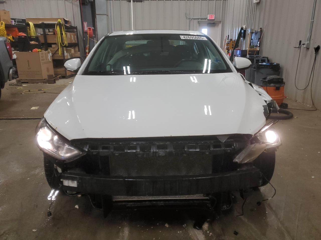 2017 Hyundai Elantra - Image 5