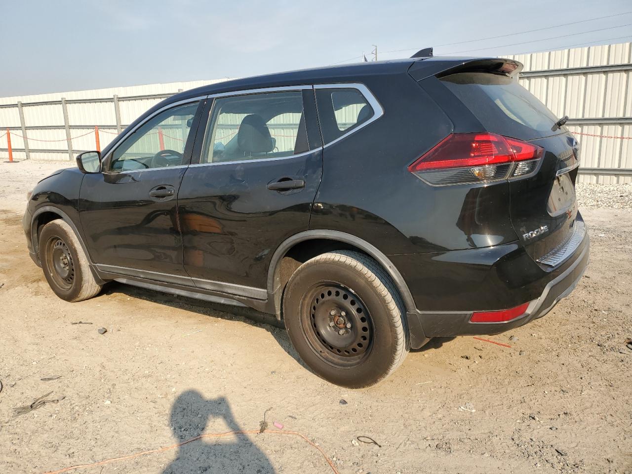 2018 Nissan Rogue - Image 2