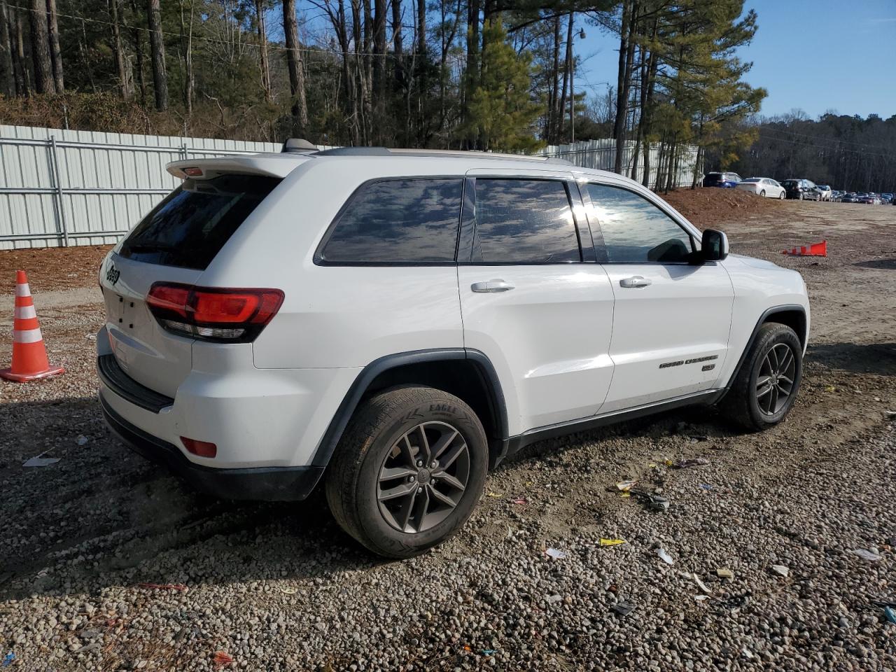 2016 Jeep Grand Cherokee - Image 3