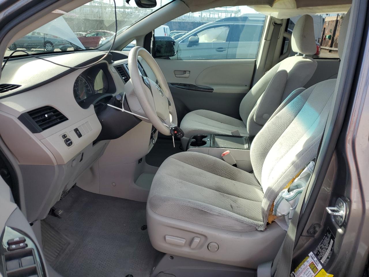 2014 Toyota Sienna - Image 7