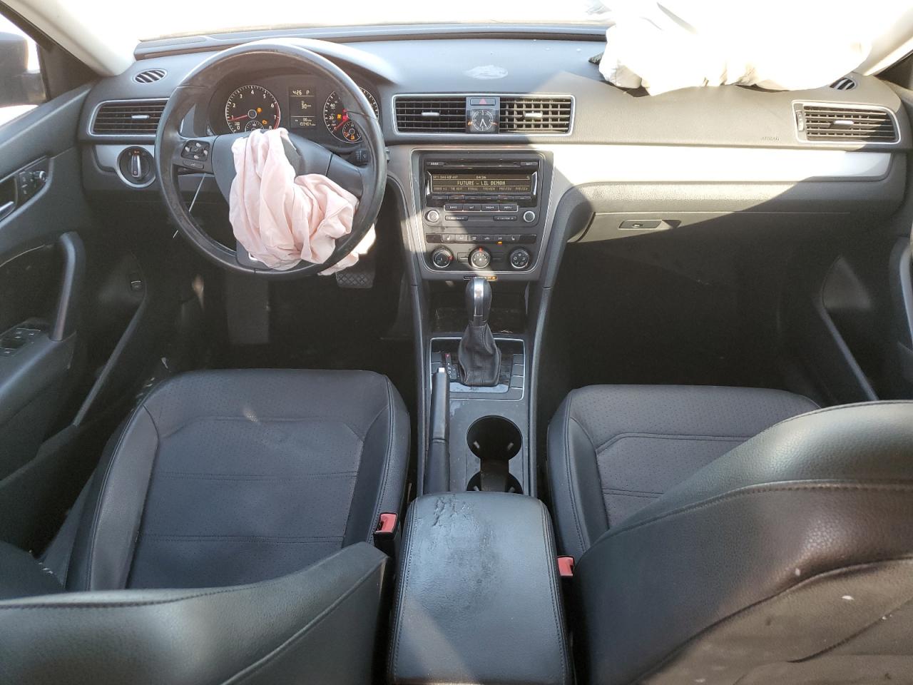 2014 Volkswagen Passat - Image 8