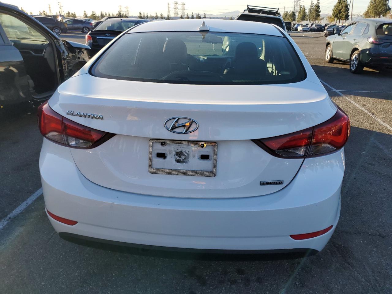 2014 Hyundai Elantra - Image 6