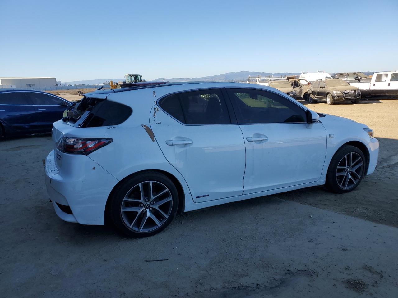 2015 Lexus CT - Image 3