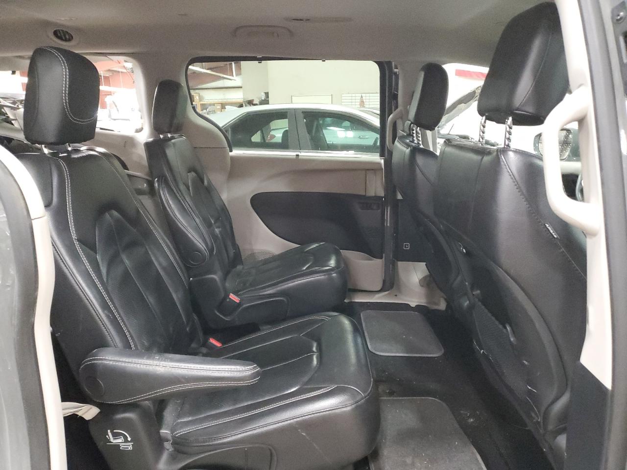 2022 Chrysler Pacifica - Image 11