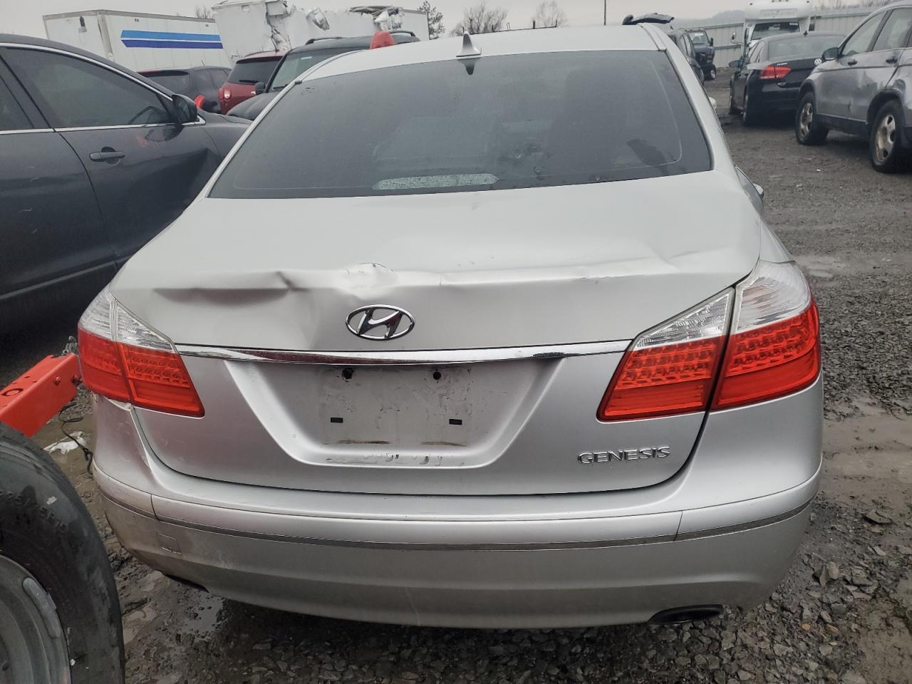 2011 Hyundai Genesis - Image 6