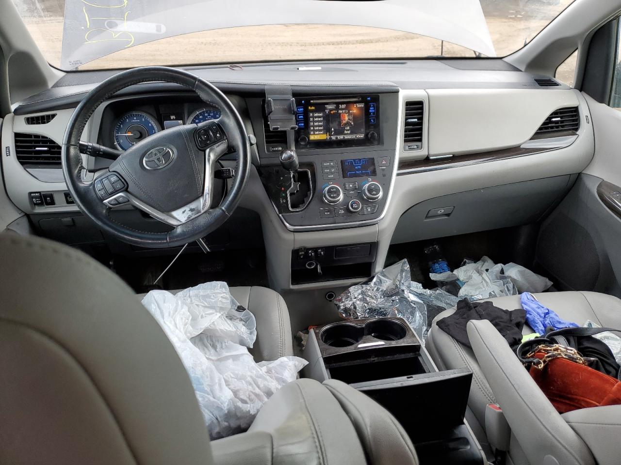 2015 Toyota Sienna - Image 8