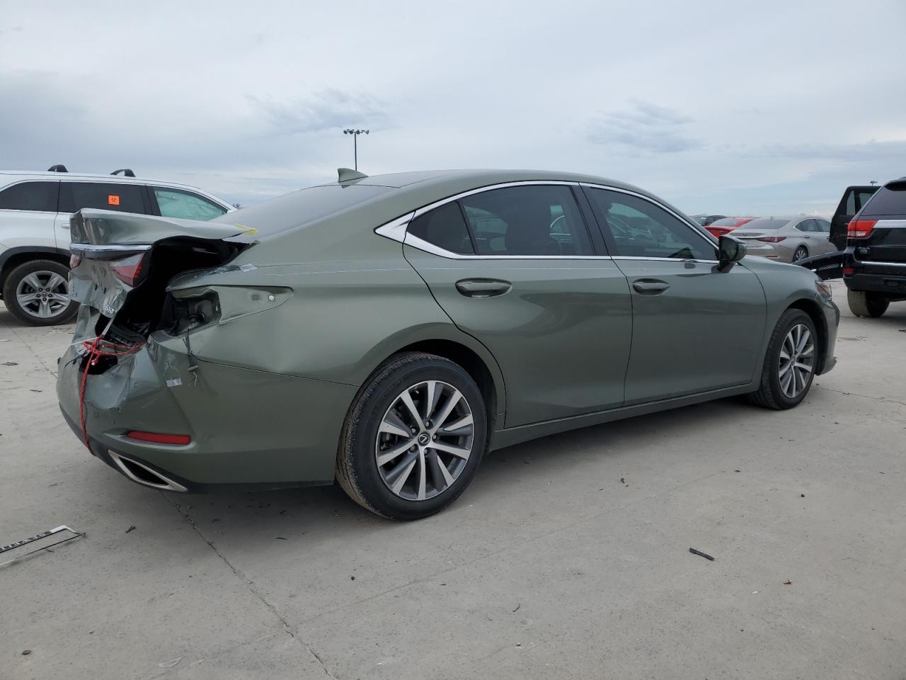 2019 Lexus ES - Image 3
