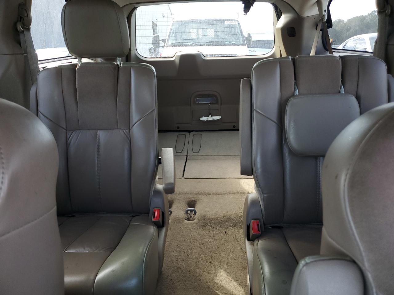 2013 Chrysler Town & Country - Image 10