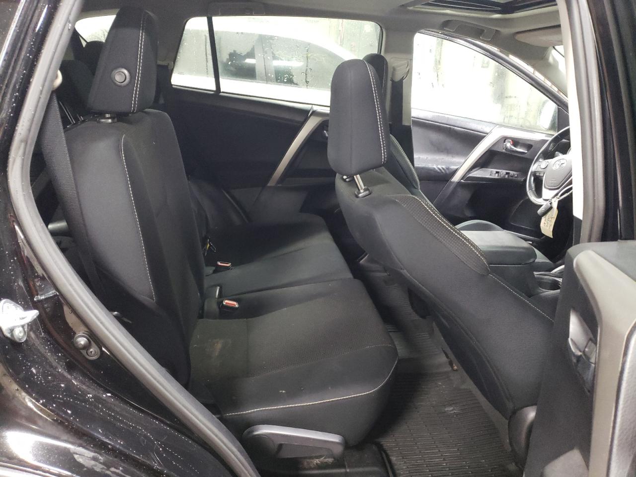 2016 Toyota RAV 4 - Image 10