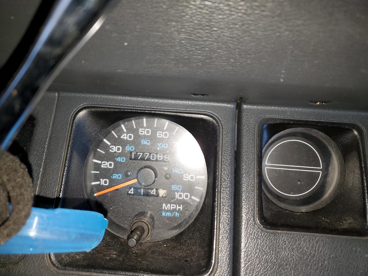 1994 Jeep Wrangler - Image 9