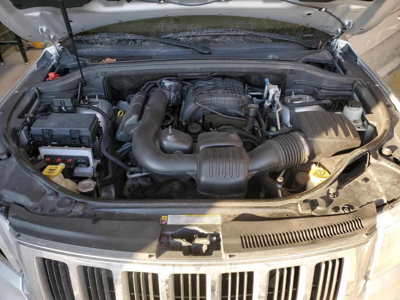 2011 Jeep Grand Cherokee - Image 12