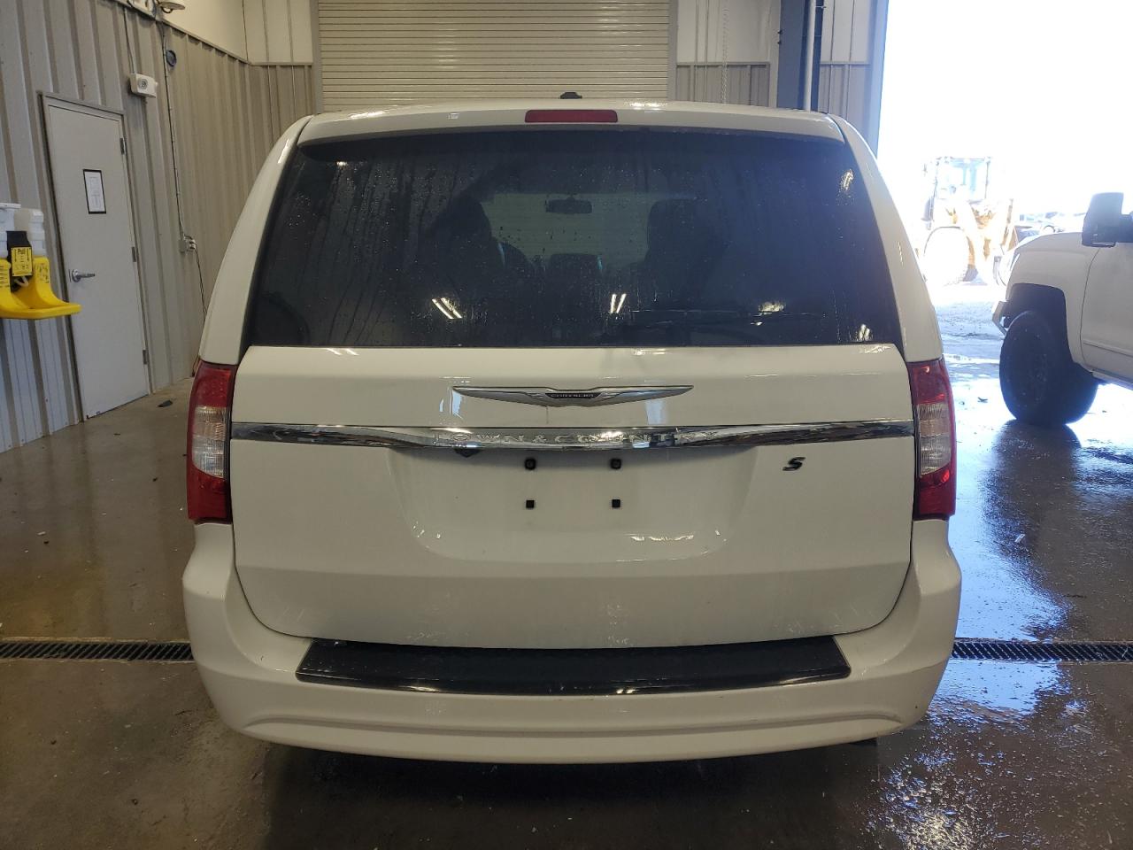2014 Chrysler Town & Country - Image 6