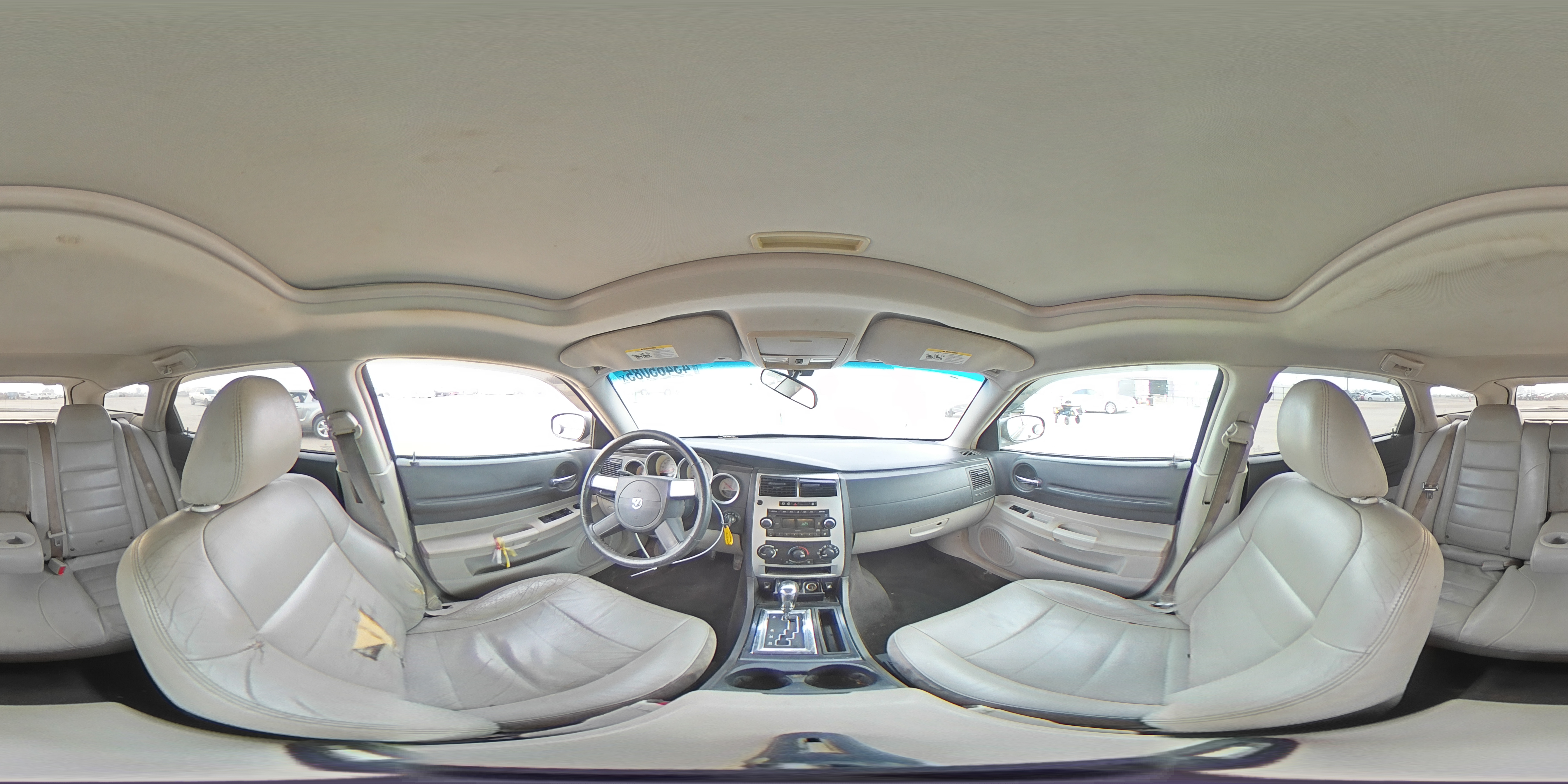 2005 Dodge Magnum - Image 13