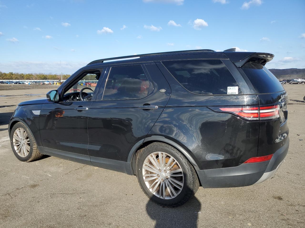 2017 Land Rover Discovery - Image 2