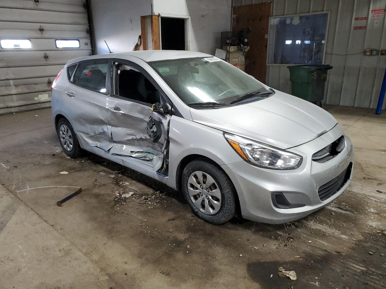 VIN KMHCT5AE3HU335586 2017 HYUNDAI ACCENT no.4