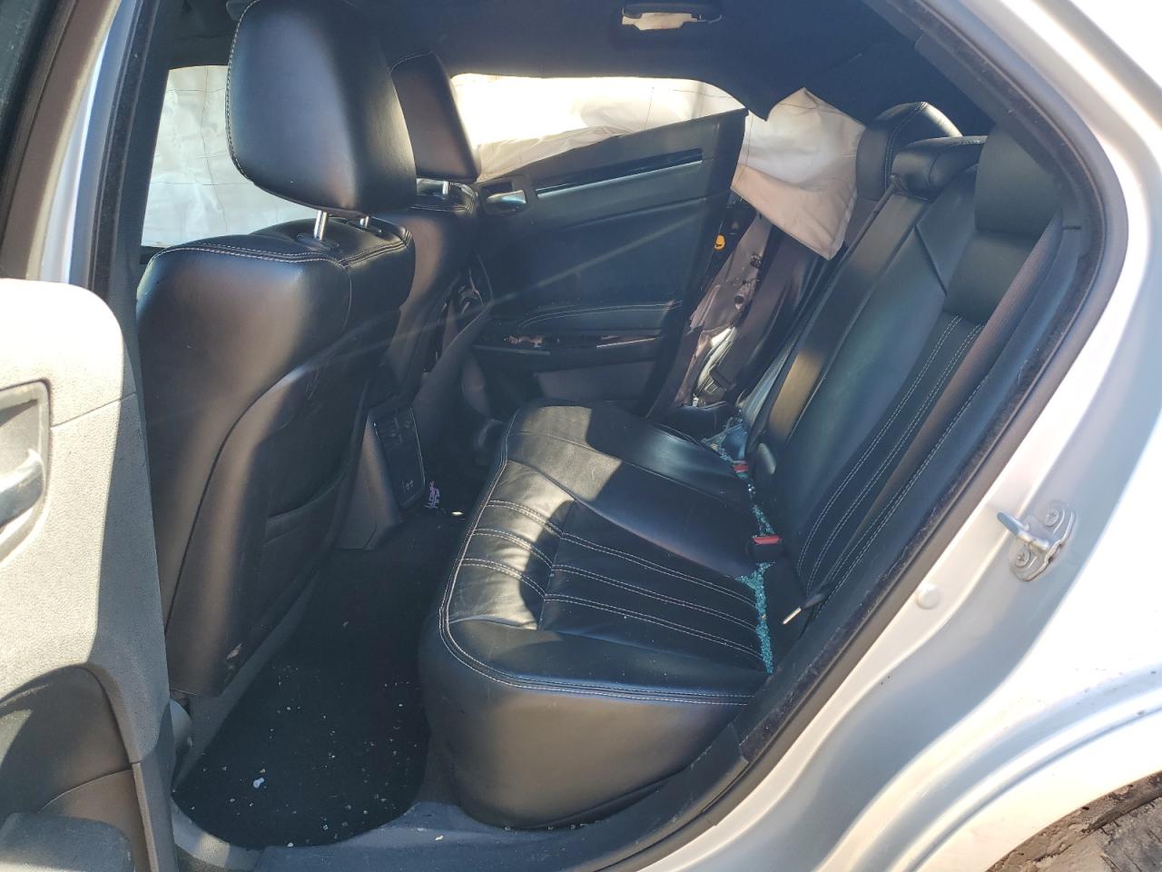 2021 Chrysler 300 - Image 10