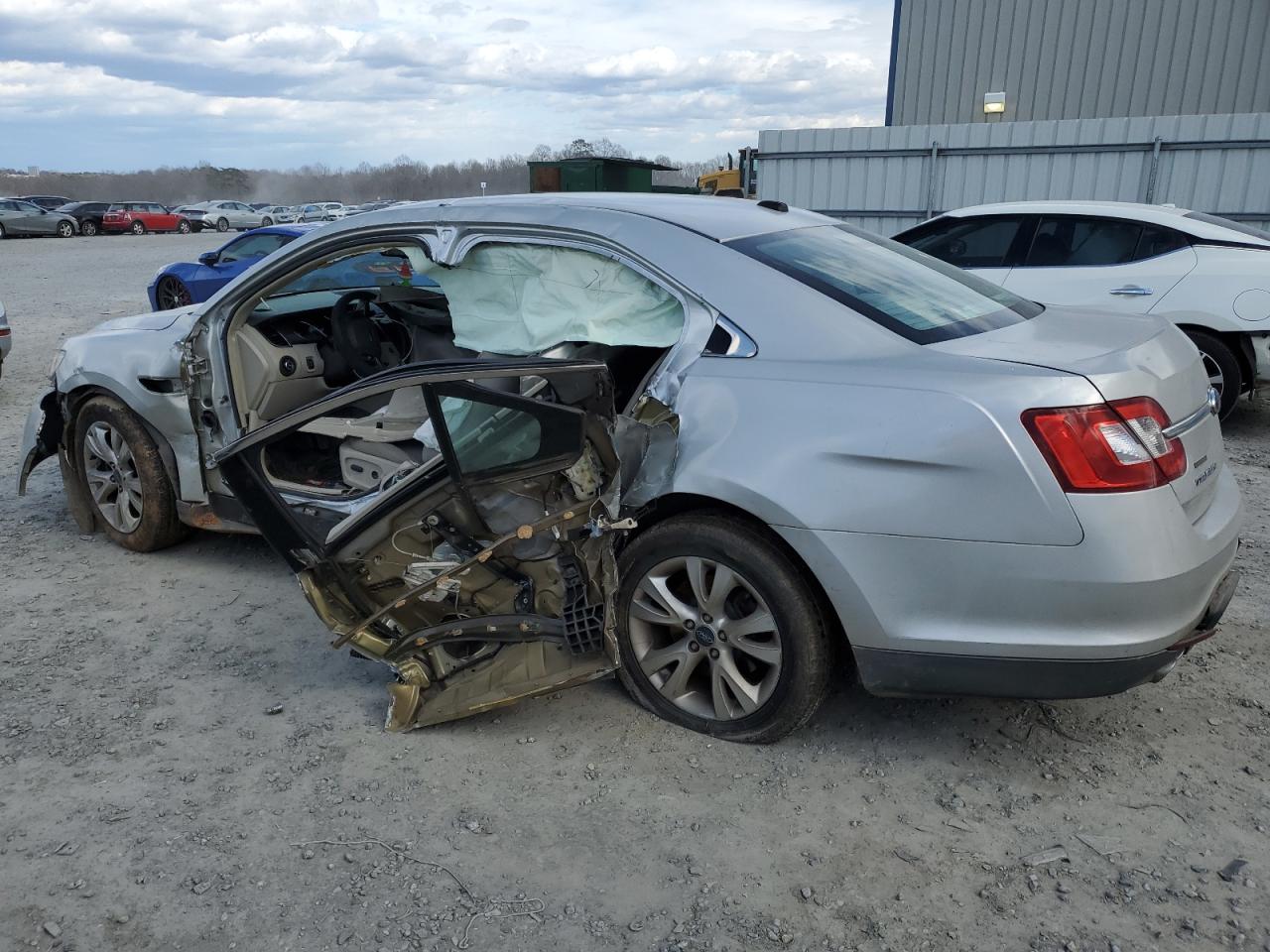 2010 Ford Taurus - Image 2