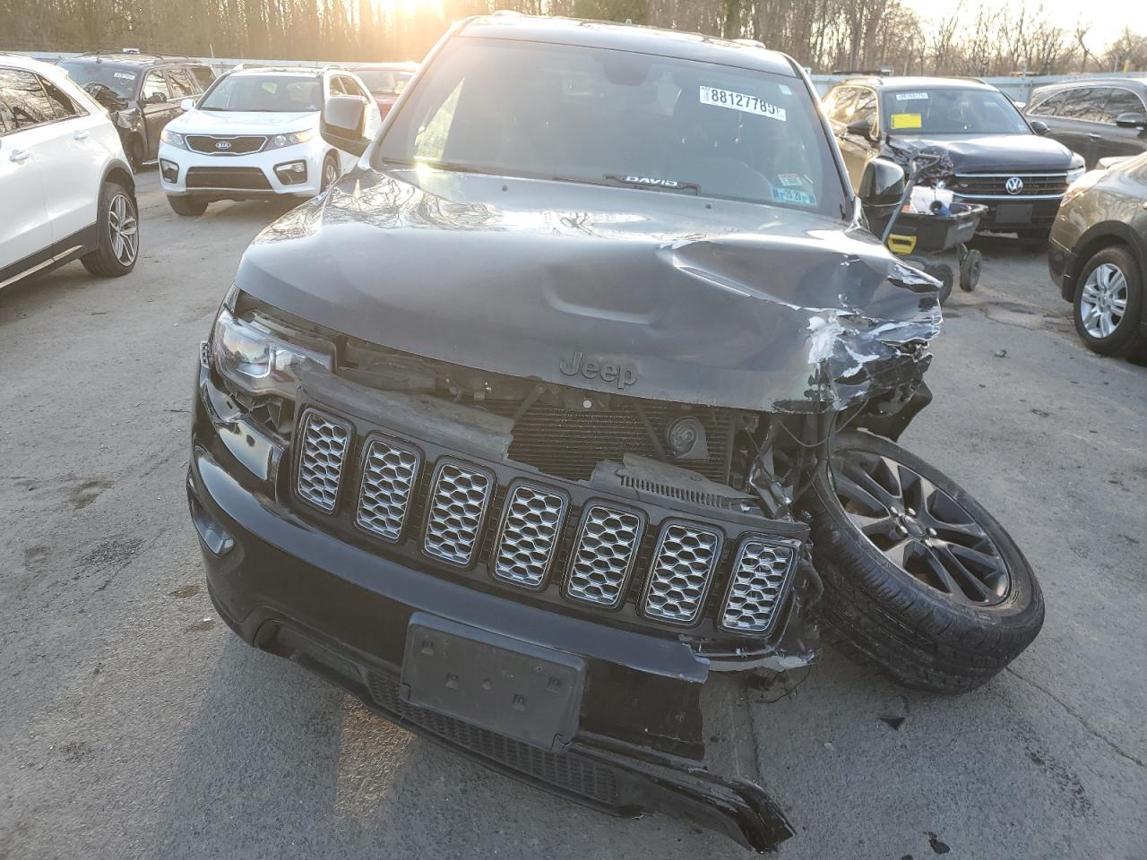 2017 Jeep Grand Cherokee - Image 5