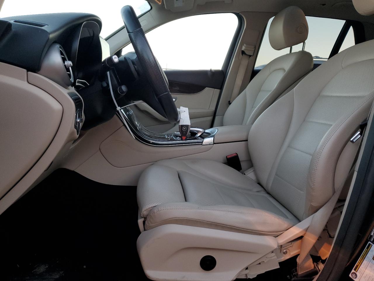 2016 Mercedes-Benz GLC - Image 7