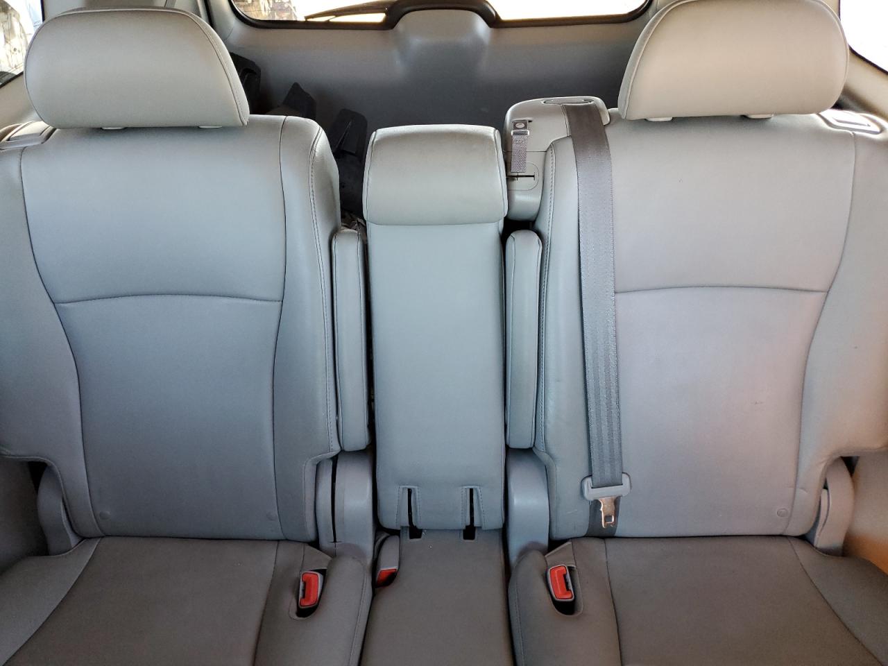 2012 Toyota Highlander - Image 10