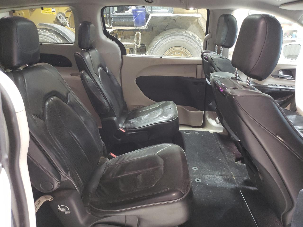 2018 Chrysler Pacifica - Image 11