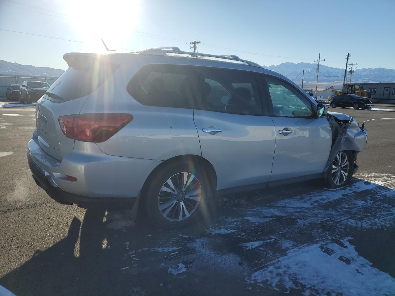 2017 Nissan Pathfinder - Image 3