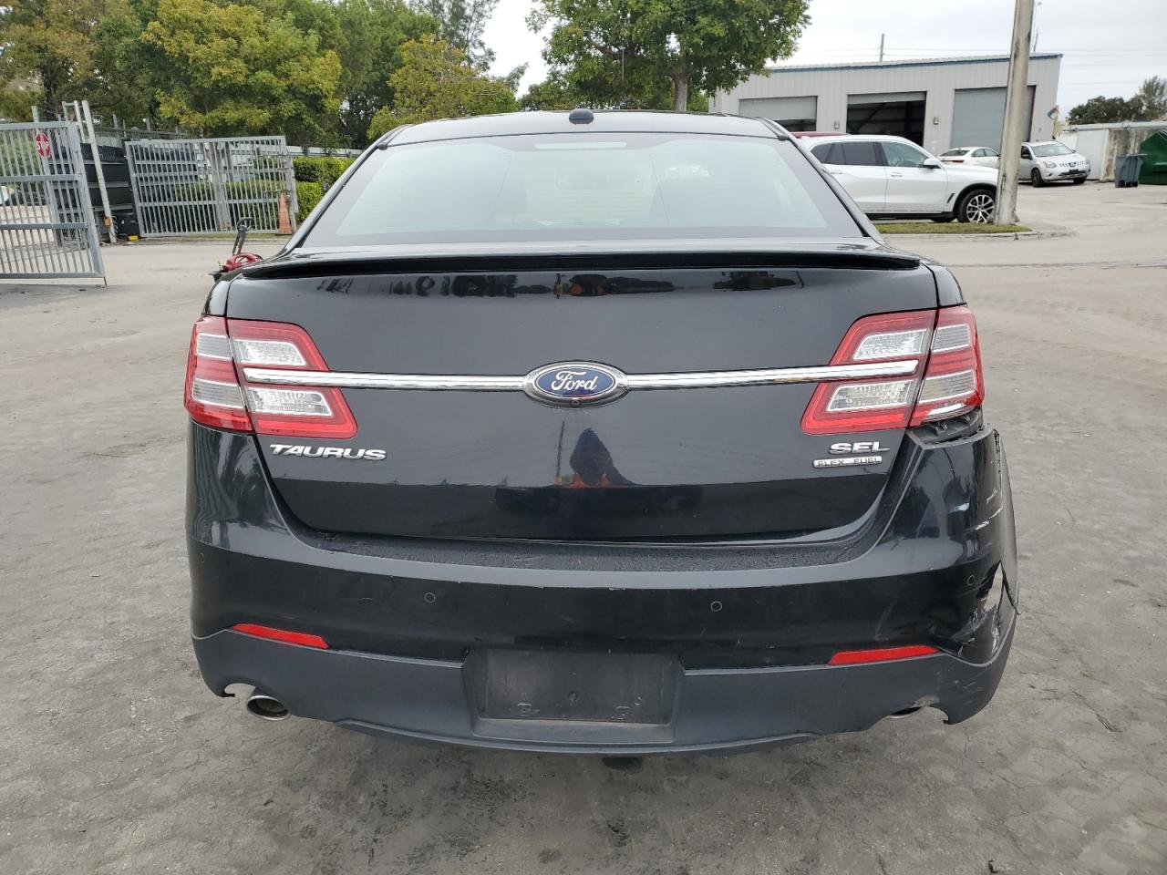 2018 Ford Taurus - Image 6