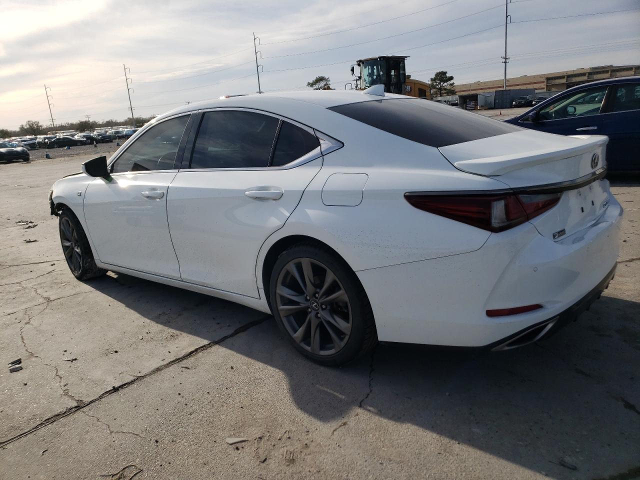 2019 Lexus ES - Image 2