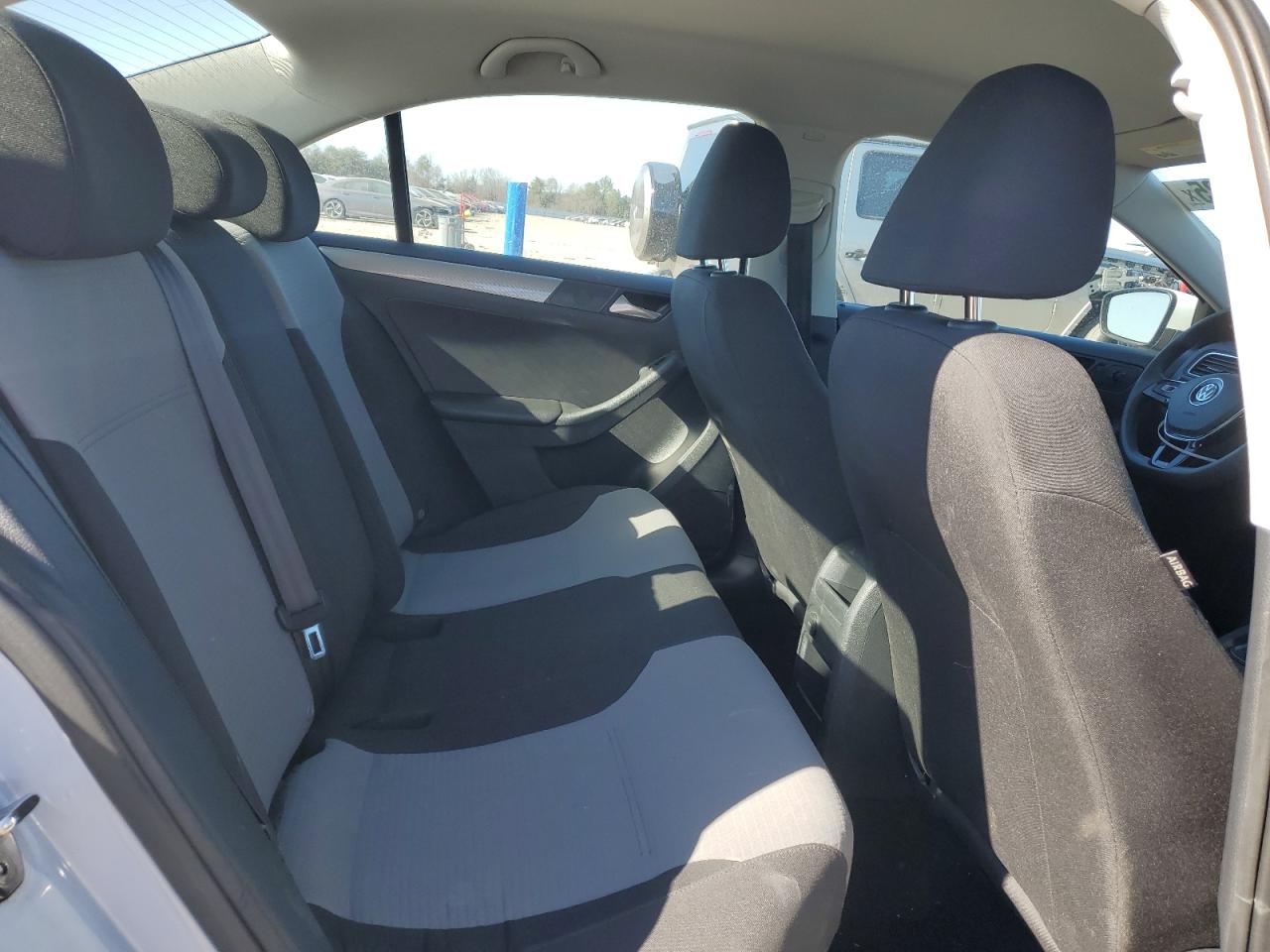2017 Volkswagen Jetta - Image 11
