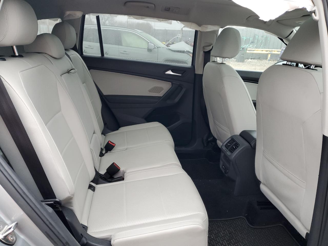 2021 Volkswagen Tiguan - Image 11