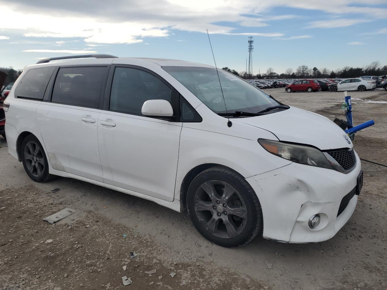 2012 Toyota Sienna - Image 4