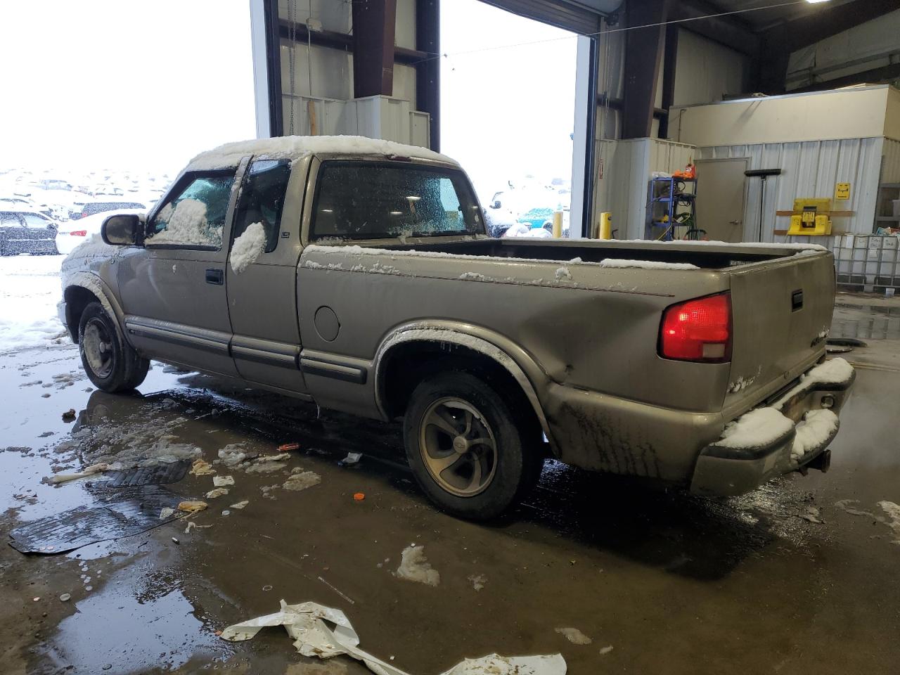 2001 Chevrolet S-10 Pickup - Image 2