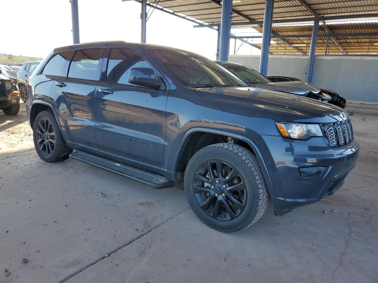 2017 Jeep Grand Cherokee - Image 4