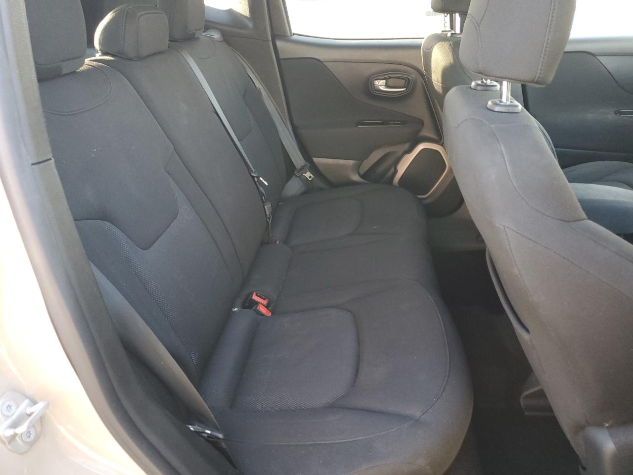 2015 Jeep Renegade - Image 11