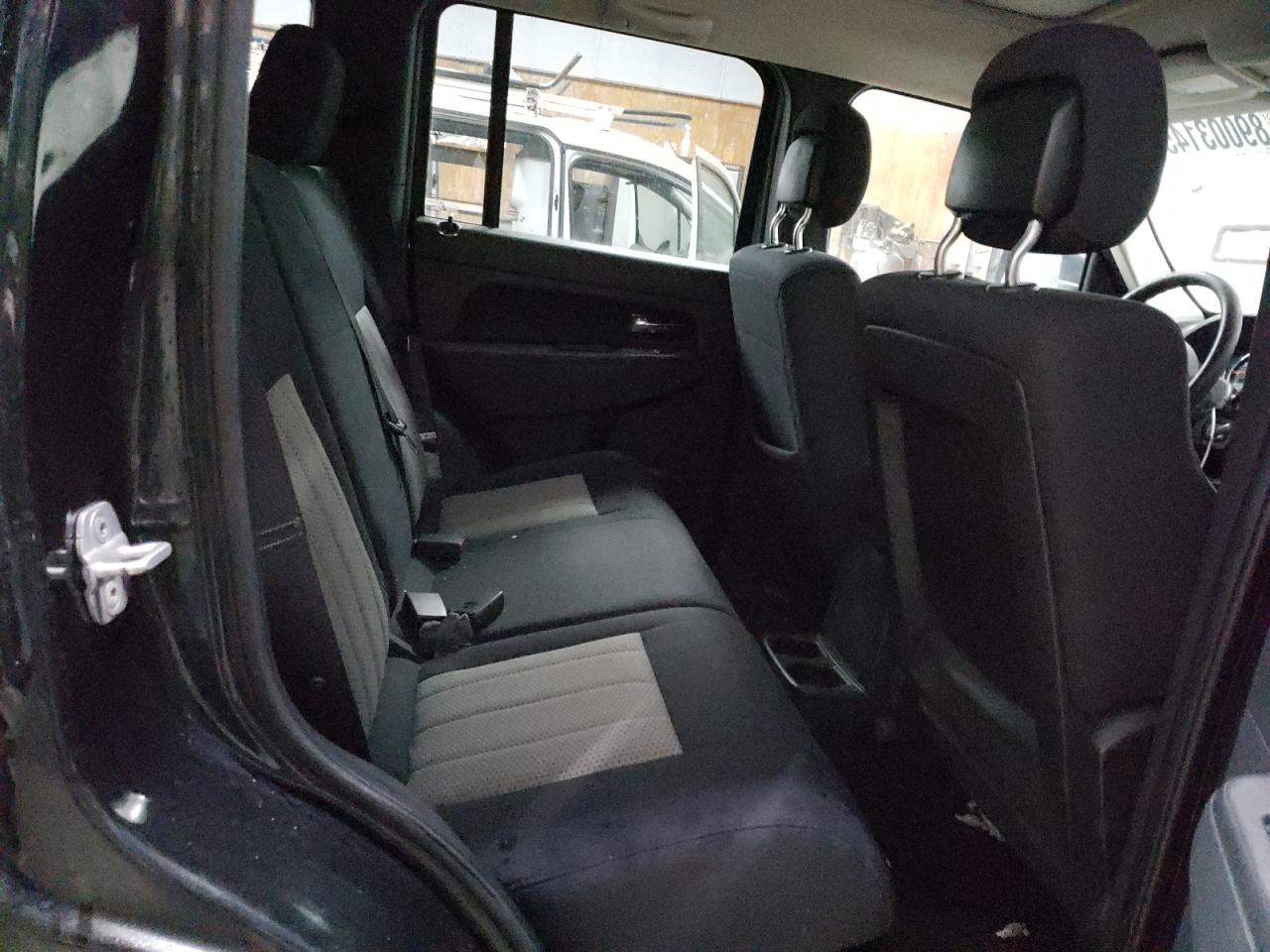2010 Jeep Liberty (North America) - Image 11