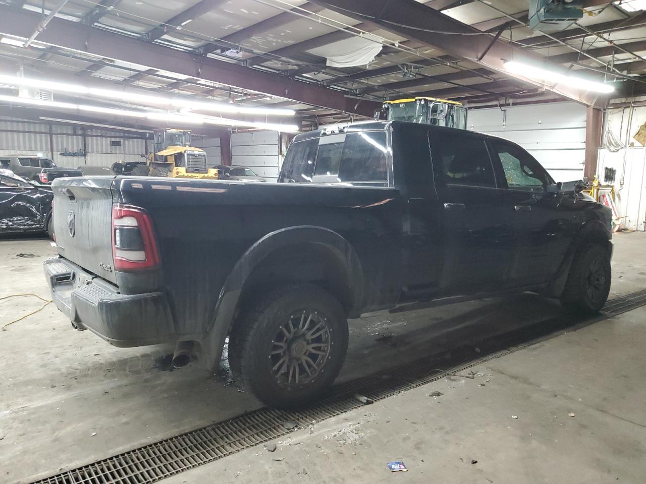 2022 RAM 2500 - Image 3