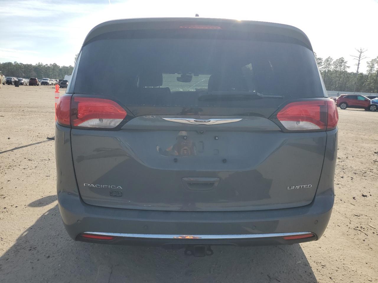 2020 Chrysler Pacifica - Image 6