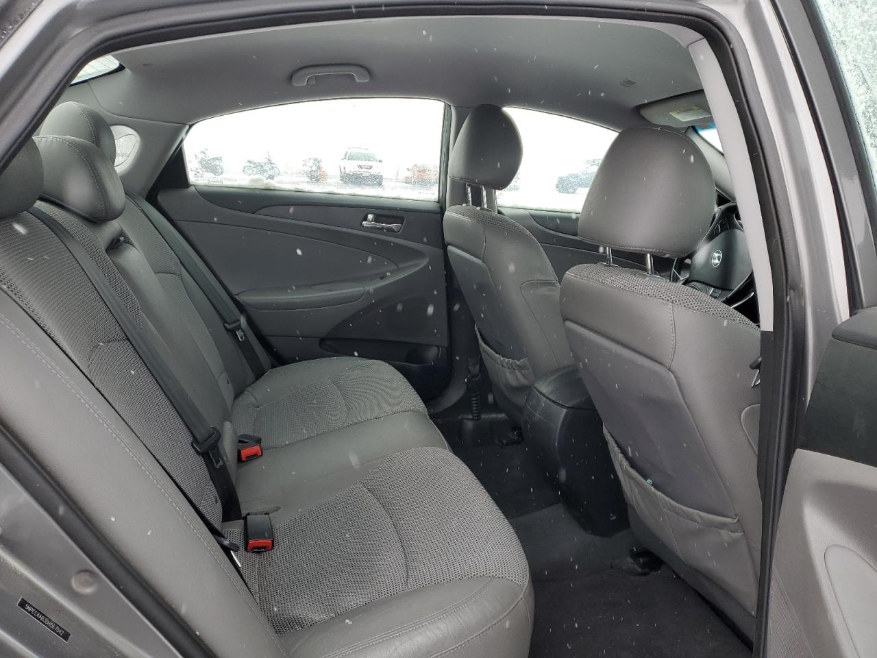 2013 Hyundai Sonata - Image 10