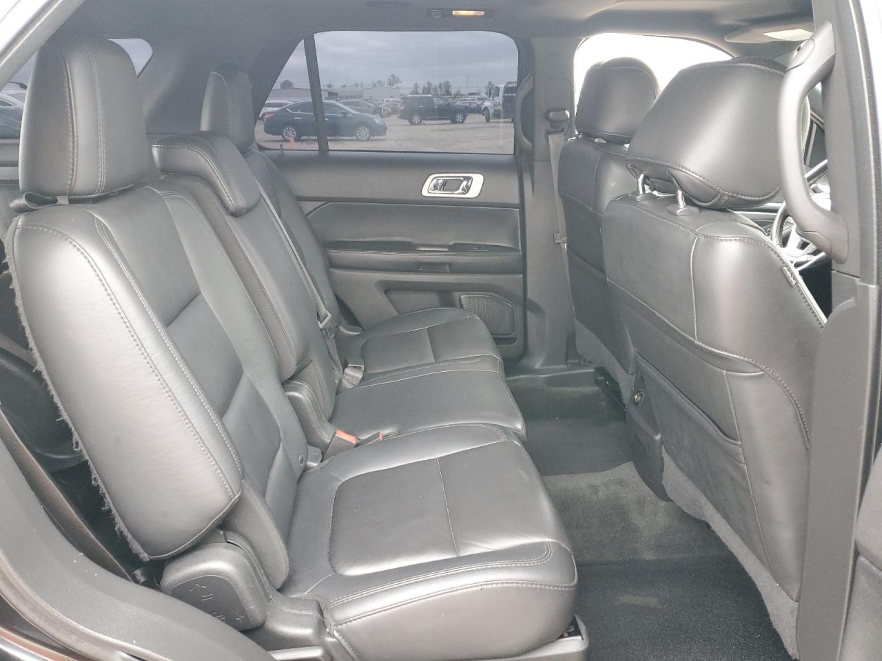 2015 Ford Explorer - Image 11