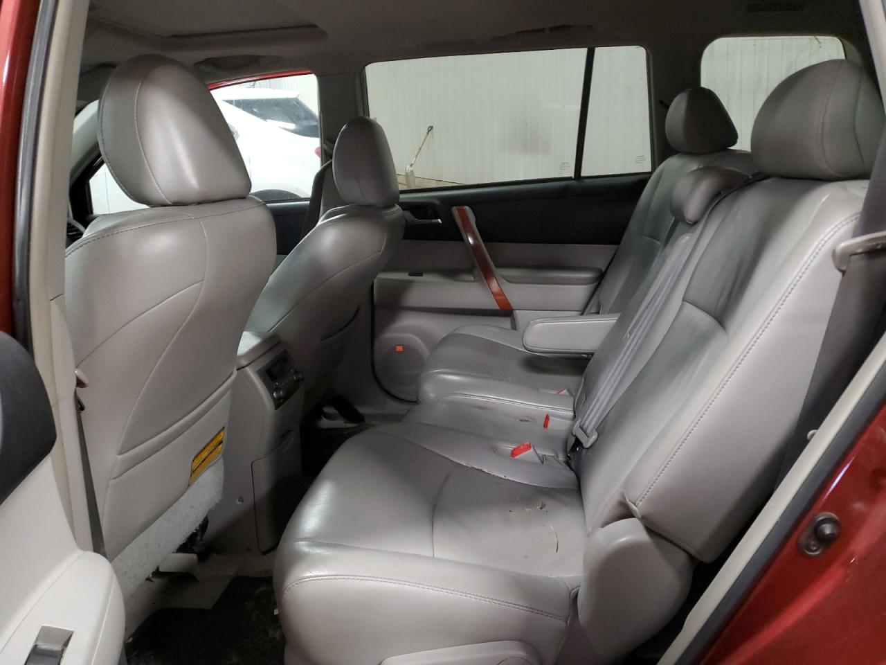 2010 Toyota Highlander - Image 11